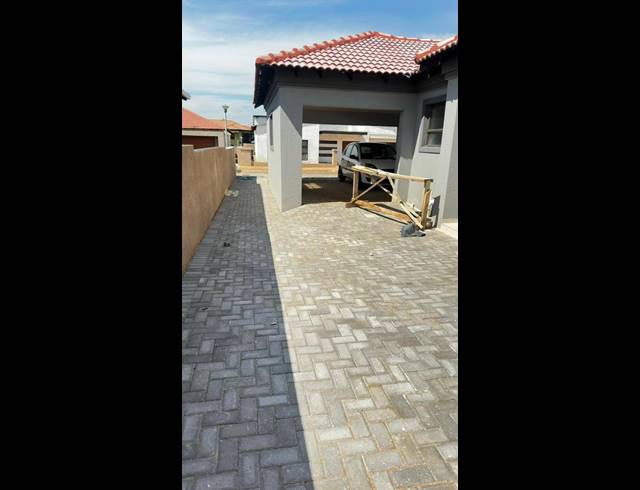 3 BEDROOM HOUSE FOR SALE IN THE ORCHARDS